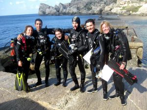 8 Accompanied Dives