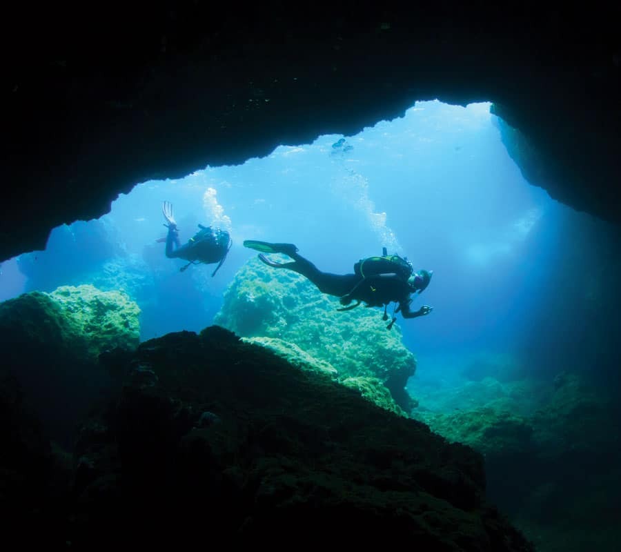 comino island lantern point dive site